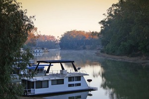 Sunrise over the Murray River at Echuca, Victoria