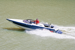 Speed boat at Morgan, South Australia