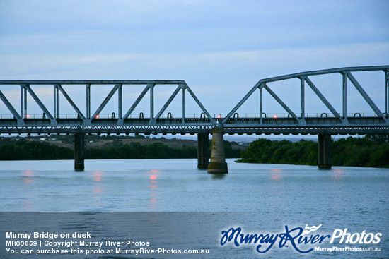 Murray Bridge on dusk