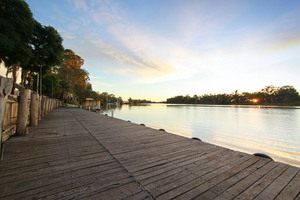 Murray River at sunrise from Wharf at Renmark