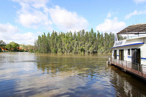 Wilderness Houseboat at Wilkadene