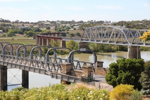 Murray Bridge bridges over the Murray from the Roundhouse