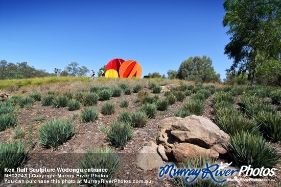 Ken Raff Sculpture Wodonga entrance