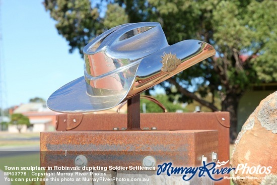 Town sculpture in Robinvale depicting Soldier Settlement